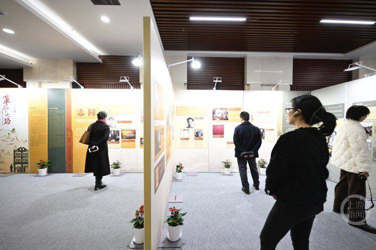 里重温“越中情谊深同志加兄弟”pg电子平台在重庆这场专题展(图3)